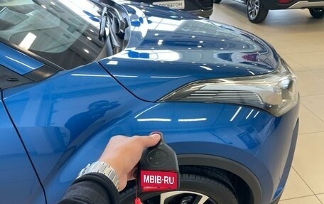 Toyota C-HR I рестайлинг, 2016 год, 2 299 900 рублей, 28 фотография