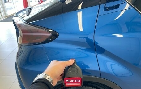 Toyota C-HR I рестайлинг, 2016 год, 2 299 900 рублей, 25 фотография