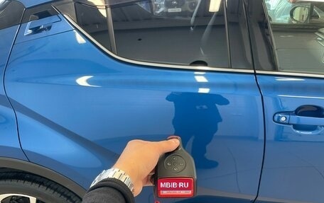 Toyota C-HR I рестайлинг, 2016 год, 2 299 900 рублей, 26 фотография