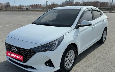 Hyundai Solaris II рестайлинг, 2020 год, 2 000 000 рублей, 4 фотография