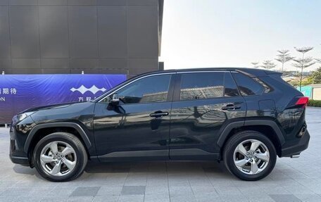 Toyota RAV4, 2022 год, 2 200 000 рублей, 4 фотография