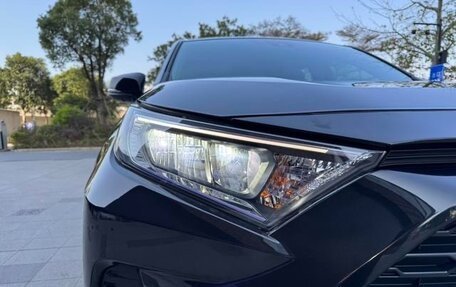 Toyota RAV4, 2022 год, 2 200 000 рублей, 6 фотография