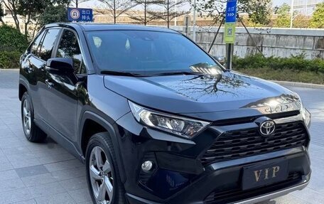 Toyota RAV4, 2022 год, 2 200 000 рублей, 2 фотография