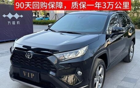 Toyota RAV4, 2022 год, 2 200 000 рублей, 3 фотография