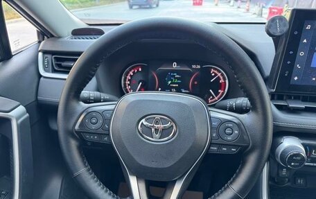 Toyota RAV4, 2022 год, 2 200 000 рублей, 14 фотография