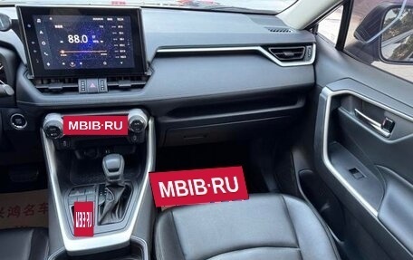 Toyota RAV4, 2022 год, 2 200 000 рублей, 21 фотография