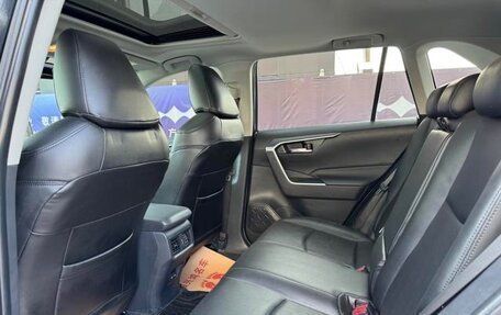 Toyota RAV4, 2022 год, 2 200 000 рублей, 29 фотография
