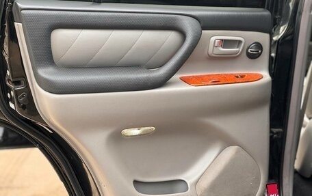 Toyota Land Cruiser 100 рестайлинг 2, 2004 год, 1 580 000 рублей, 8 фотография