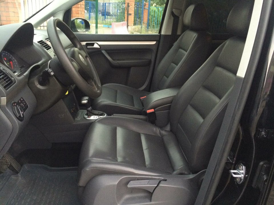 Volkswagen Touran II, 2010 год, 300 000 рублей, 8 фотография