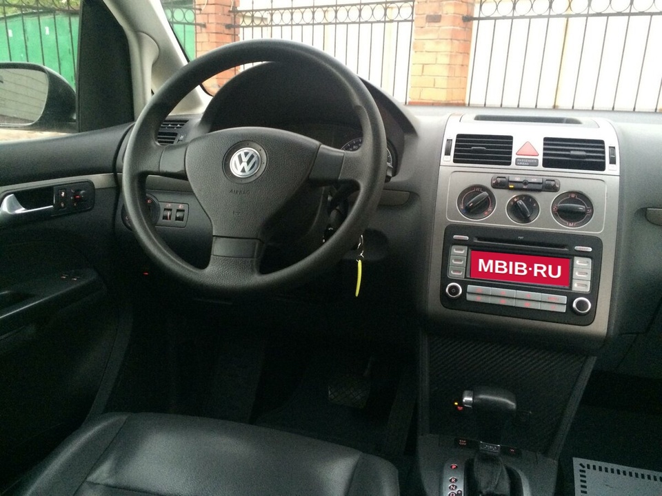 Volkswagen Touran II, 2010 год, 300 000 рублей, 3 фотография