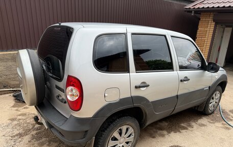 Chevrolet Niva I рестайлинг, 2012 год, 600 000 рублей, 3 фотография