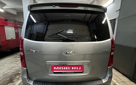 Hyundai Grand Starex Grand Starex I рестайлинг 2, 2015 год, 2 200 000 рублей, 2 фотография