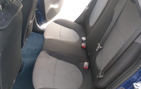 Hyundai Solaris II рестайлинг, 2011 год, 800 000 рублей, 6 фотография