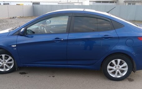 Hyundai Solaris II рестайлинг, 2011 год, 800 000 рублей, 5 фотография