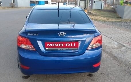 Hyundai Solaris II рестайлинг, 2011 год, 800 000 рублей, 4 фотография