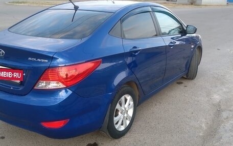 Hyundai Solaris II рестайлинг, 2011 год, 800 000 рублей, 3 фотография