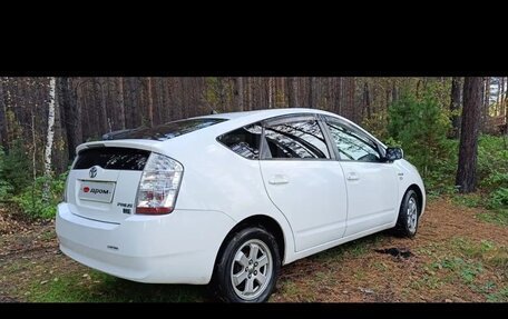 Toyota Prius, 2011 год, 900 000 рублей, 3 фотография