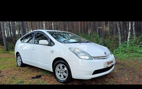 Toyota Prius, 2011 год, 900 000 рублей, 2 фотография
