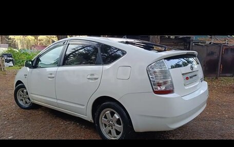Toyota Prius, 2011 год, 900 000 рублей, 4 фотография