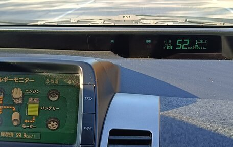Toyota Prius, 2011 год, 900 000 рублей, 11 фотография
