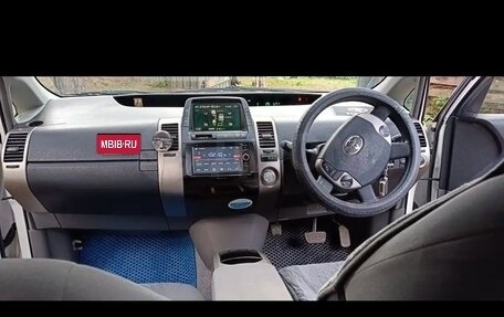 Toyota Prius, 2011 год, 900 000 рублей, 10 фотография