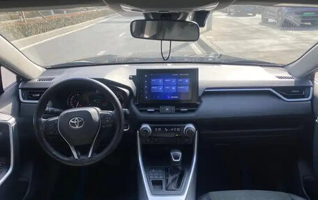 Toyota RAV4, 2022 год, 2 720 000 рублей, 6 фотография