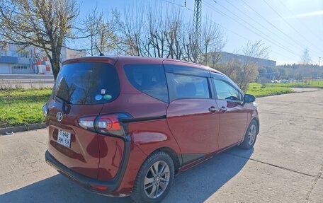 Toyota Sienta II, 2021 год, 1 819 000 рублей, 2 фотография