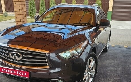 Infiniti QX70, 2015 год, 2 650 000 рублей, 11 фотография