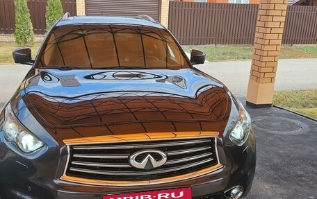 Infiniti QX70, 2015 год, 2 650 000 рублей, 17 фотография