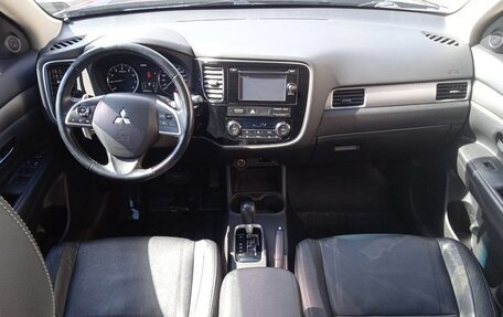 Mitsubishi Outlander III рестайлинг 3, 2014 год, 1 499 000 рублей, 10 фотография