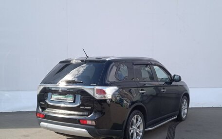 Mitsubishi Outlander III рестайлинг 3, 2014 год, 1 499 000 рублей, 8 фотография