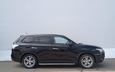 Mitsubishi Outlander III рестайлинг 3, 2014 год, 1 499 000 рублей, 5 фотография