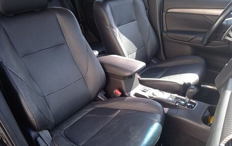 Mitsubishi Outlander III рестайлинг 3, 2014 год, 1 499 000 рублей, 12 фотография
