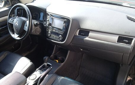 Mitsubishi Outlander III рестайлинг 3, 2014 год, 1 499 000 рублей, 13 фотография