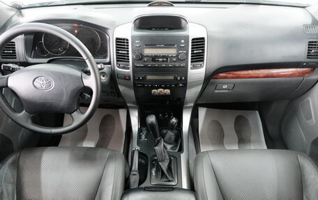 Toyota Land Cruiser Prado 120 рестайлинг, 2004 год, 2 099 000 рублей, 13 фотография