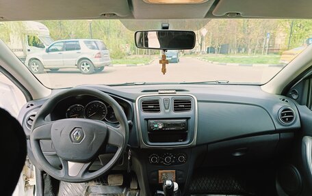 Renault Logan II, 2017 год, 585 000 рублей, 4 фотография