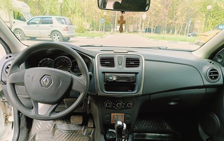 Renault Logan II, 2017 год, 585 000 рублей, 3 фотография