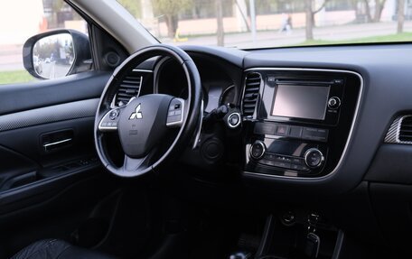 Mitsubishi Outlander III рестайлинг 3, 2014 год, 1 800 000 рублей, 9 фотография