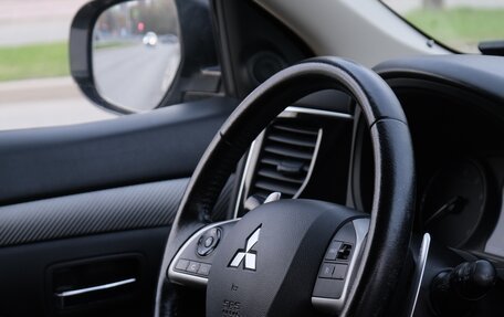 Mitsubishi Outlander III рестайлинг 3, 2014 год, 1 800 000 рублей, 10 фотография