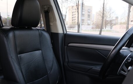 Mitsubishi Outlander III рестайлинг 3, 2014 год, 1 800 000 рублей, 12 фотография