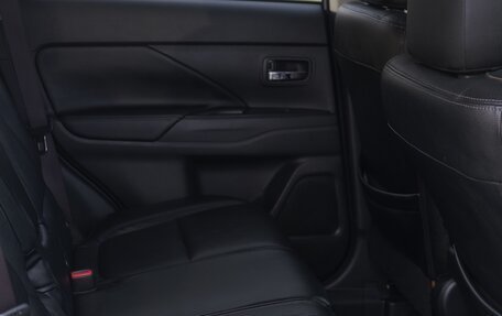 Mitsubishi Outlander III рестайлинг 3, 2014 год, 1 800 000 рублей, 15 фотография