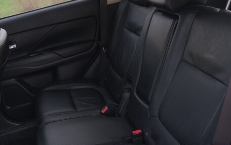 Mitsubishi Outlander III рестайлинг 3, 2014 год, 1 800 000 рублей, 16 фотография