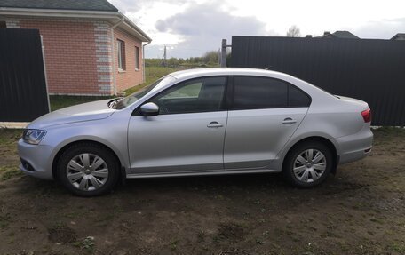 Volkswagen Jetta VI, 2011 год, 860 000 рублей, 2 фотография