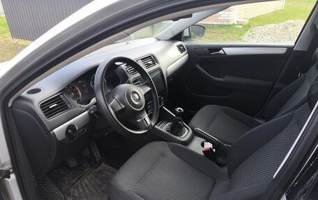 Volkswagen Jetta VI, 2011 год, 860 000 рублей, 6 фотография