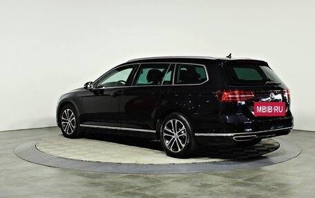 Volkswagen Passat B8 рестайлинг, 2019 год, 2 157 000 рублей, 4 фотография