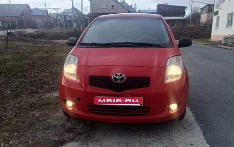 Toyota Yaris III рестайлинг, 2008 год, 630 000 рублей, 3 фотография