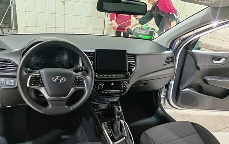 Hyundai Solaris II рестайлинг, 2021 год, 1 790 000 рублей, 9 фотография