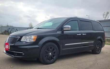 Chrysler Town & Country V рестайлинг, 2014 год, 1 750 000 рублей, 4 фотография