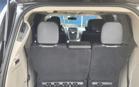 Chrysler Town & Country V рестайлинг, 2014 год, 1 750 000 рублей, 9 фотография
