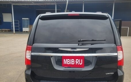 Chrysler Town & Country V рестайлинг, 2014 год, 1 750 000 рублей, 6 фотография